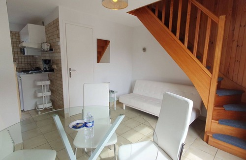 Saint-Jouan-des-Guerets Apartment | Cosy apartment for 4 people with WIFI, pool, TV and terrace
