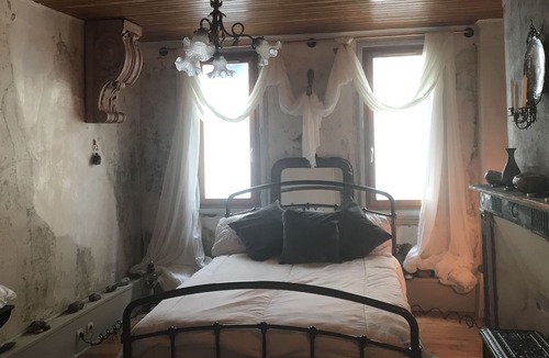 Quillan House | Cosy and Quirky house in town centre