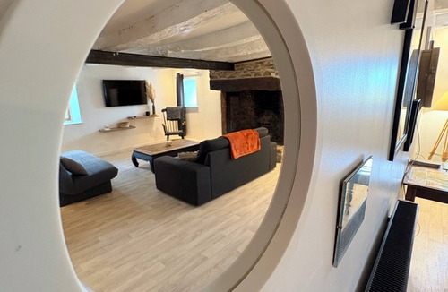 Guilliers Apartment | Cosy and warm "l'Atelier des poutres" cottage
