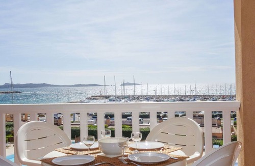 Six-Fours-les-Plages Apartment | Cosy apartment for 4 people with pool, WIFI, TV, patio and pets allowed