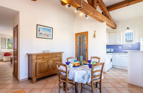 Le Brusc Apartment | Cosy apartment for 4 people with WIFI, TV and terrace
