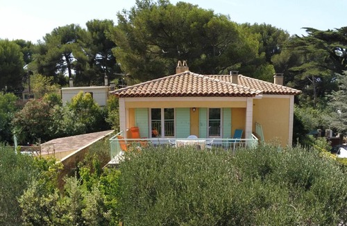 Le Brusc Apartment | Cosy apartment for 4 people with WIFI, TV and terrace