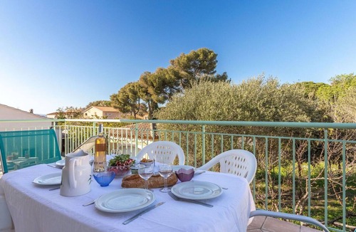 Le Brusc Apartment | Cosy apartment for 4 people with WIFI, TV and terrace