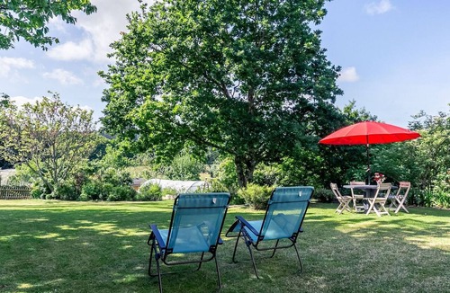 Daoulas Apartment | Cosy apartment for 2 guests with WIFI, TV and pets allowed