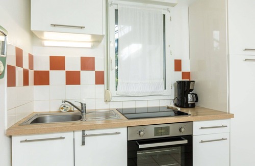 Pleurtuit Apartment | Cosy apartment for 4 people with WIFI, TV and terrace
