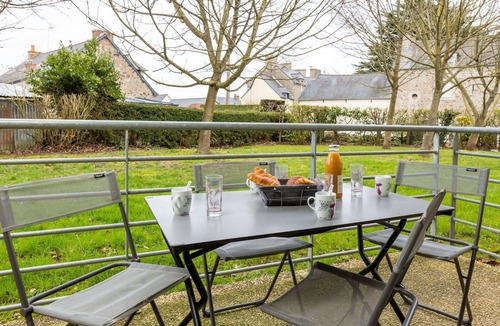 Pleurtuit Apartment | Cosy apartment for 4 people with WIFI, TV and terrace