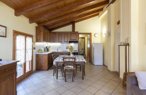 Vendone Apartment | Cosy apartment for 4 people with WIFI, TV, patio, pets allowed and panoramic view