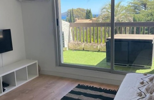 La Ciotat Apartment | Cosy apartment with sea view and swimming pool