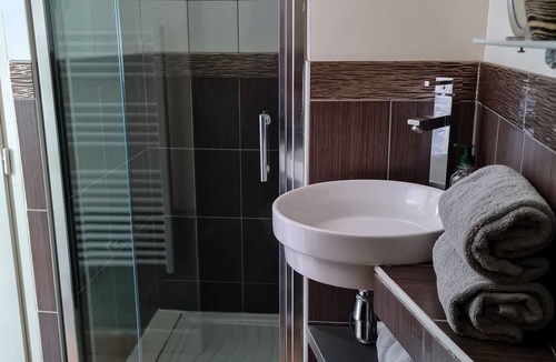 Saint-Priest House | Cosy double room overlooking the street in a charming house