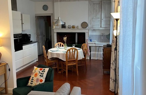 Chaltrait House | Cosy gite la maison bleue in vineyards and earth, near Epernay Reims