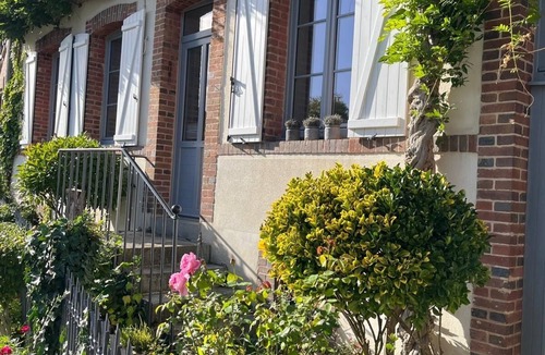Chaltrait House | Cosy gite la maison bleue in vineyards and earth, near Epernay Reims
