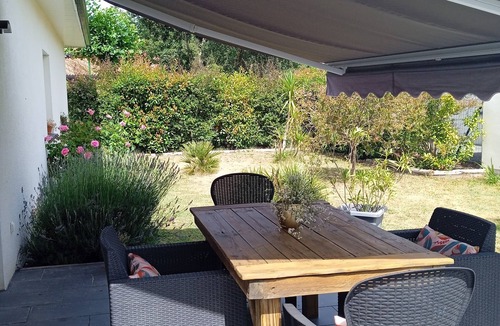 Saubion House | Cosy house with garden and above-ground pool