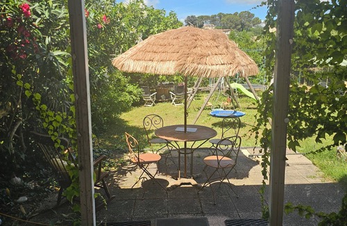 Bagnols-sur-Ceze Villa | Cosy interlude at Anastasia's sunny home in the South of France