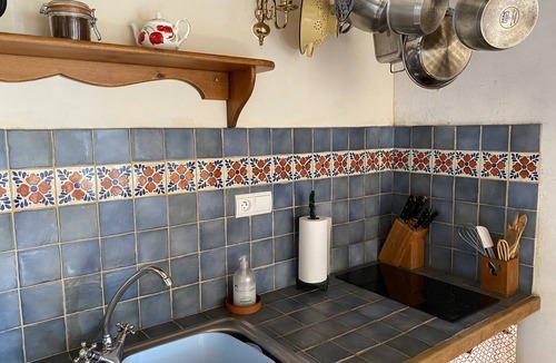 Lascazeres Cottage | Cosy one bedroom Gite, with Pool. MADIRAN