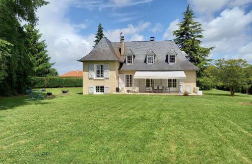 Saint-Armou Villa | Cosy Pivoine - Magnifique villa sur 3000 m2 arboré avec jacuzzi