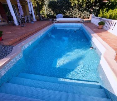 Brignoles Apartment | Cosy rez-de-jardin de villa