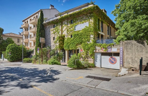 Sud Apartment | Cosy studio à 5 min du centre-ville | Piscine