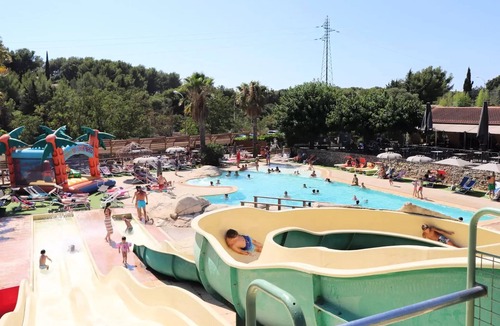 Sanary-sur-Mer Ski Chalet | Cottage for guests with limited mobility - 48 m² - 2 bedrooms, sleeps 4