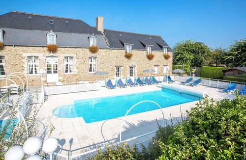 Saint-Jouan-des-Guerets House | COTTAGE IN THE HEART OF A WOODED GARDEN WITH SWIMMING POOL ACCESSIBLE TO ALL OUR GUESTS
