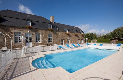 Saint-Jouan-des-Guerets House | COTTAGE IN THE HEART OF A WOODED GARDEN WITH SWIMMING POOL ACCESSIBLE TO ALL OUR GUESTS