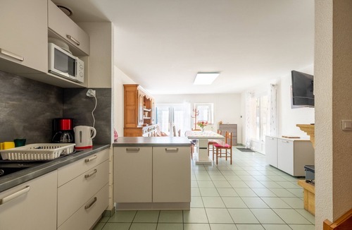 Isches Cottage | Cottage 'Gîte À Isches' with Private Terrace, Shared Garden and Wi-Fi