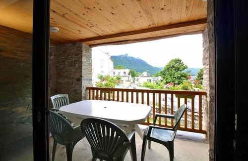 Guchan House | Cottage 'Gite De Charme A Guchan Avec Vue' with Private Terrace, Balcony and Wi-Fi