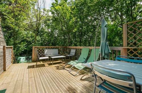 Sables-d'Or-les-Pins Apartment | Cottage 'Gite Nichoir 2ad Et 2 Enf' with Private Terrace, Shared Garden and Wi-Fi