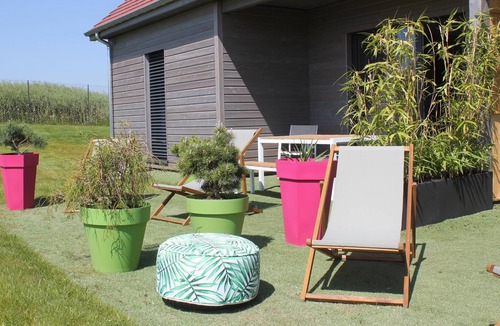 Magnant Cottage | Cottage in the countryside near lakes, vineyard and NIGLOLAND park