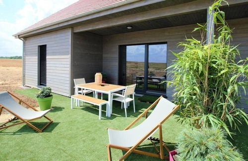 Magnant Cottage | Cottage in the countryside near lakes, vineyard and NIGLOLAND park