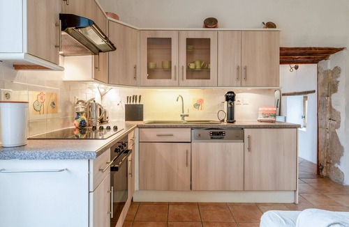 Lussan House | Cottage 'Luxury Lodge For 2 People' with Shared Pool, Wi-Fi and Air Conditioning