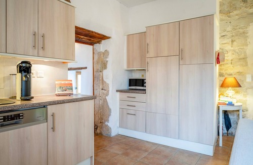 Lussan House | Cottage 'Luxury Lodge For 2 People' with Shared Pool, Wi-Fi and Air Conditioning