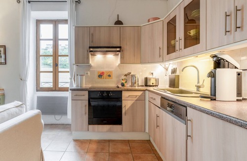 Lussan House | Cottage 'Luxury Lodge For 2 People' with Shared Pool, Wi-Fi and Air Conditioning
