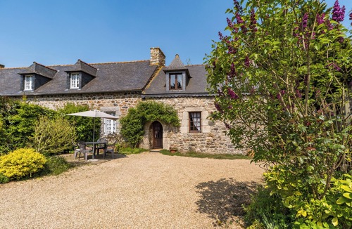 Pommerit-le-Vicomte House | Cottage "Manoir 16ème Siècle Proche Paimpol" with Private Terrace, Private Garden & Wi-Fi