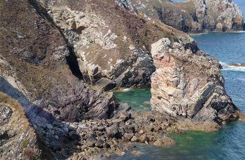 Ploubezre House | Cottage with garden, beautiful beaches and great coast easy to reach
