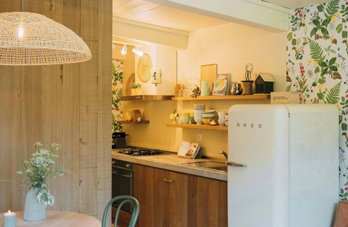 Plelo House | Cottage with glasshouse near Binic