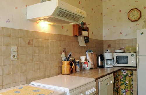 Bligny Cottage | Country cottage with enclosed garden in Bligny