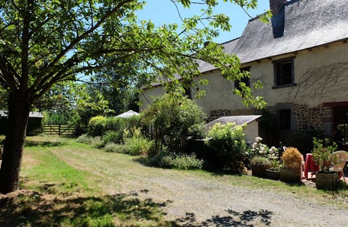Saint-Brieuc-des-Iffs House | Country gîte in the heart of an old farmhouse