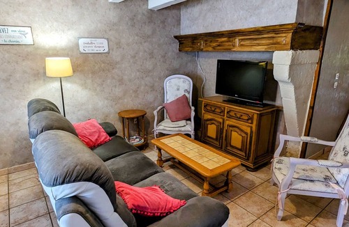 Halles-sous-les-Cotes Cottage | Country house with fishing, pets allowed