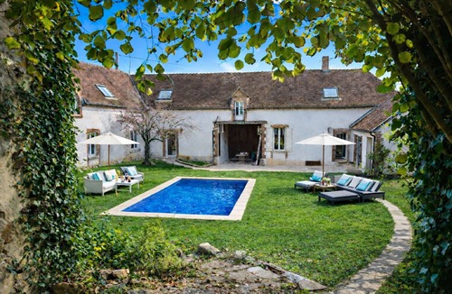 Saint-Martin-sur-Oreuse House | Country house in Burgundy 1h30 from Paris