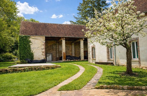 Saint-Martin-sur-Oreuse House | Country house in Burgundy 1h30 from Paris