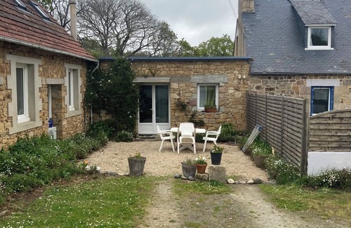 Plouguiel House | Country house 50m², 7 minutes from the beach by car, pets welcome!