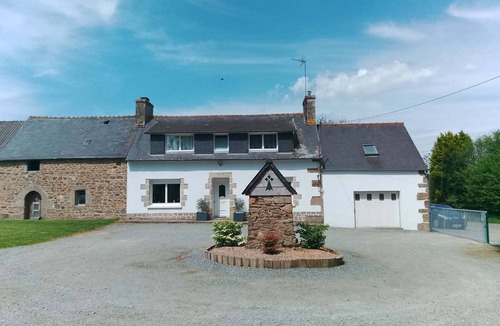 Plounevez-Moedec House | Country house with indoor pool