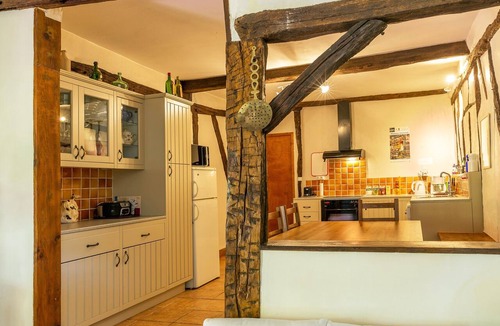 Demu House | Country House 'Peyrouteau, Bucolic Gîte' with Private Pool, Terrace and Wi-Fi