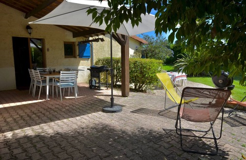 Demu House | Country House 'Peyrouteau, Bucolic Gîte' with Private Pool, Terrace and Wi-Fi