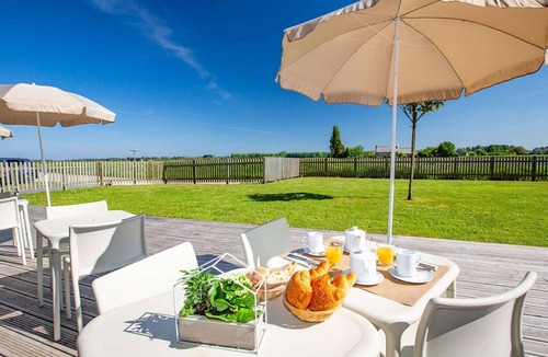 Roz-sur-Couesnon Apartment | Couple Stay Near Mont-Saint-Michel