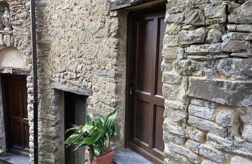 Berzi Apartment | Couples' Delight by Holiday World