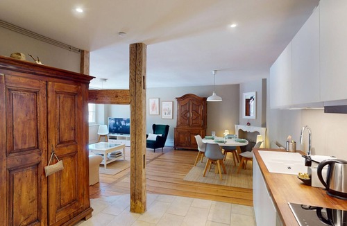Andlau Apartment | Cour de l'Abbaye Andlau 4 adults 2 kids 2br