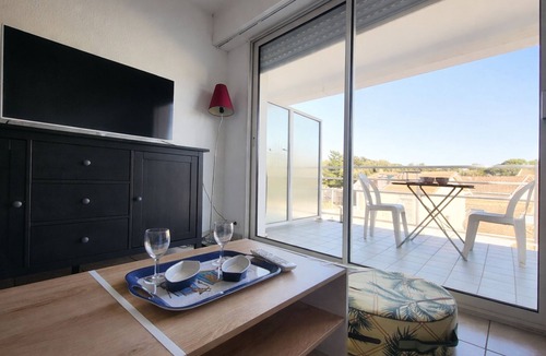 Saint-Brevin-l'Ocean Apartment | Cozy 2-Room Apartment Near Beach and Shops – Elevator, Balcony, and Modern Amenities