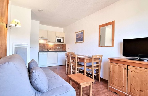 Saint-Etienne-en-Devoluy Apartment | Cozy 2-Room Apartment with Terrace, Pool Access, and Ski Storage - Sleeps 4, Near Le Jas Lift
