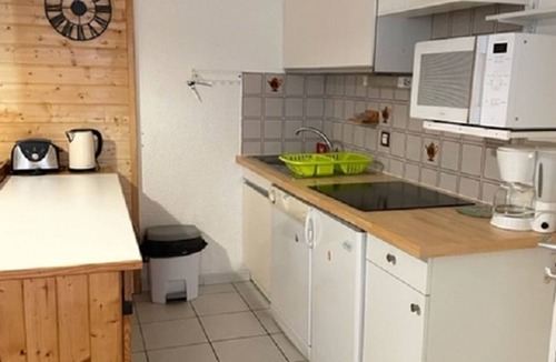 Orcieres-Merlette Apartment | Cozy 3-Room Apartment for 7 with Mountain Views, Ski-in/Ski-out, Close to Amenities, Free WiFi